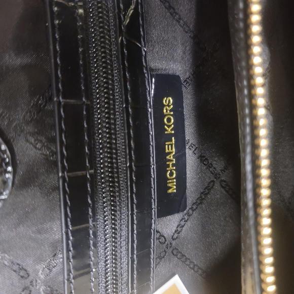 MICHAEL KORS Kensington Large Embossed Handbag Black - Picture 9 of 16